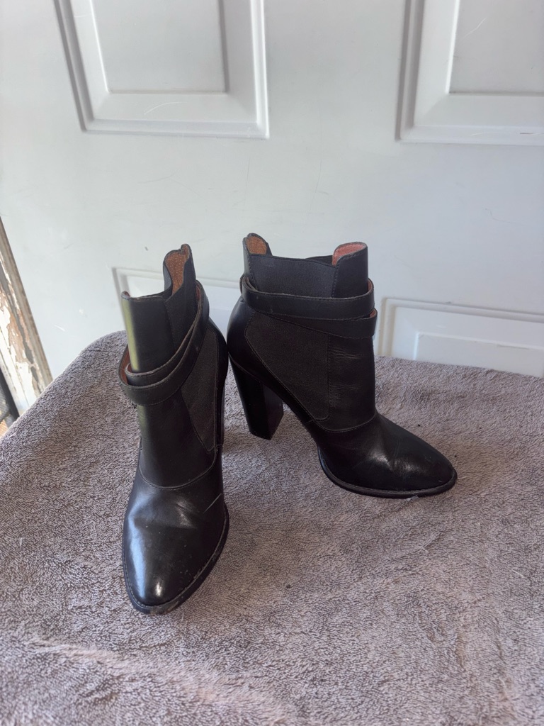 Elizabeth And James E-Solar Black Leather High Heel Ankle Boots Size 9 B